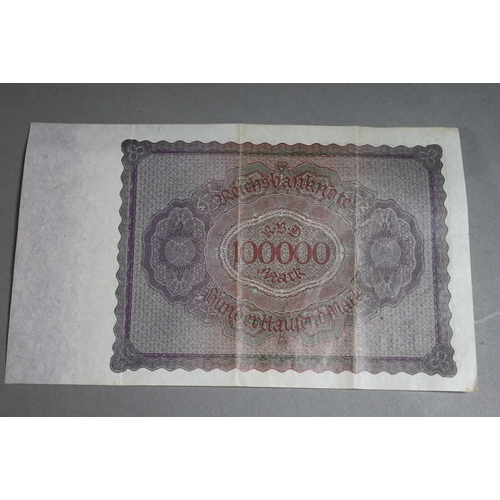 1024 - A quantity of Georgian and later coinage, banknotes, etc, in a steel cash-box