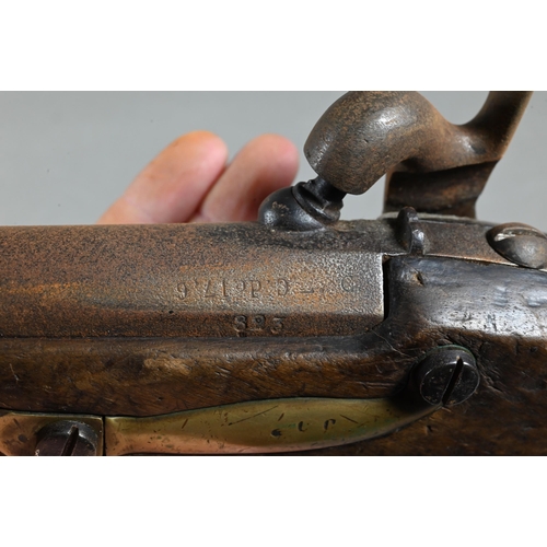 1067 - A mid 19th century French (c. 1860) Cavalry percussion pistol with 20 cm 17.6 calibre barrel, brass-... 