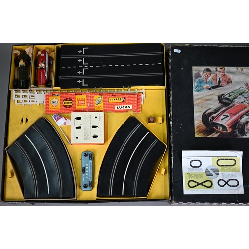 1189 - A vintage boxed Scalextric Model Motor Racing set (lightly played-with - one car body detached from ... 