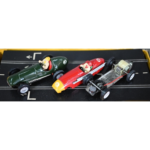 1189 - A vintage boxed Scalextric Model Motor Racing set (lightly played-with - one car body detached from ... 