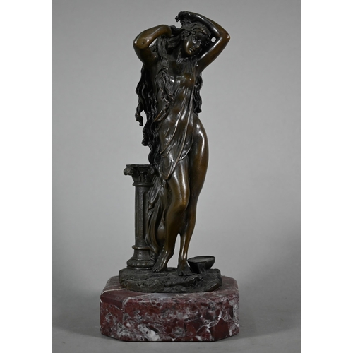 1232 - A classical brown bronze sculpture of a woman against a ruin fragment, on marble base, 31 cm h to/wi... 