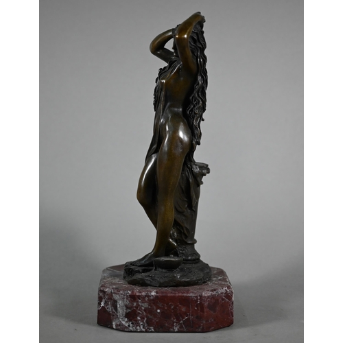 1232 - A classical brown bronze sculpture of a woman against a ruin fragment, on marble base, 31 cm h to/wi... 