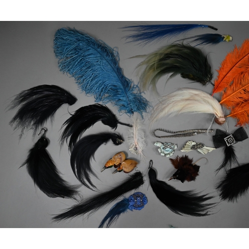 1132 - A collection of various vintage hair ornaments including Birds of Paradise feathers, plumes, bird he... 