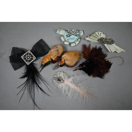 1132 - A collection of various vintage hair ornaments including Birds of Paradise feathers, plumes, bird he... 