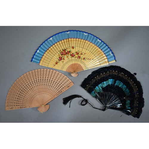 1153 - Four various antique mother-of-pearl fans (a/f) to/w two tortoiseshell fans mounted with exotic bird... 