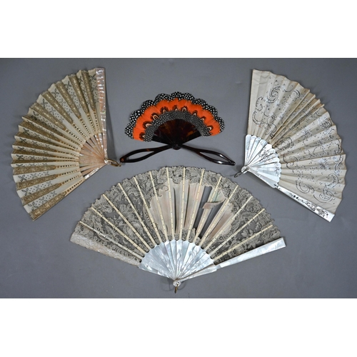 1153 - Four various antique mother-of-pearl fans (a/f) to/w two tortoiseshell fans mounted with exotic bird... 