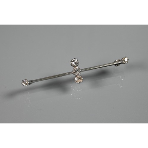 278 - An early 20th century diamond set bar brooch, the three perpendicular-set old cut diamonds on knife ... 