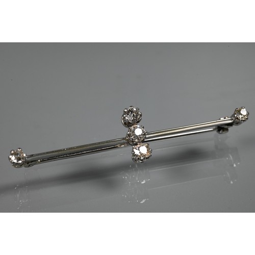 278 - An early 20th century diamond set bar brooch, the three perpendicular-set old cut diamonds on knife ... 