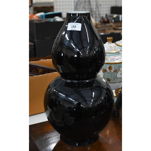 152 - A large black-glazed porcelain double-gourd vase, 40 cm