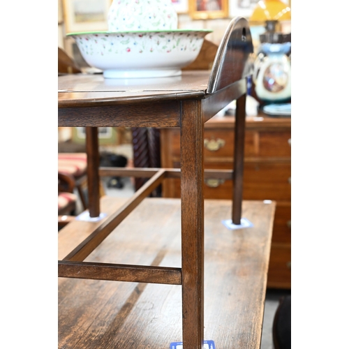 408 - A mahogany Georgian style tray top butler's table with brass bound top resting on a base with moulde... 