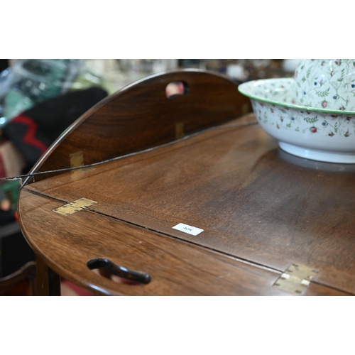 408 - A mahogany Georgian style tray top butler's table with brass bound top resting on a base with moulde... 