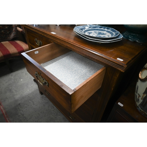 409 - An Edwardian mahogany chest of two short over three long drawers, 102 cm wide x 50 cm deep x 100 cm ... 