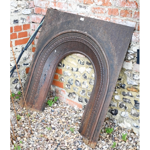 551 - A Victorian cast iron fireplace insert, overall exterior 92 cm wide x 96 cm high, arch aperture 44 c... 