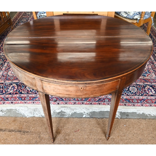 591 - A Victorian boxwood inlaid mahogany demi-lune tea table raised on double gate legs to spade toes, 10... 