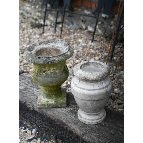 88 - Two old weathered marble urns, 30 cm and 28 cm h (2)