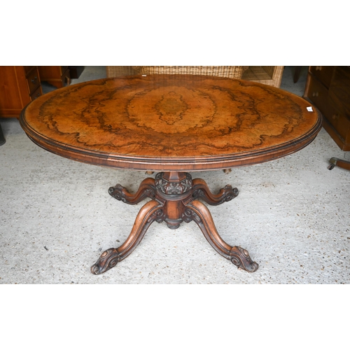 474 - A Victorian walnut oval loo table on carved octagonal column and quadraform legs, 135 x 96 x 72 cm h