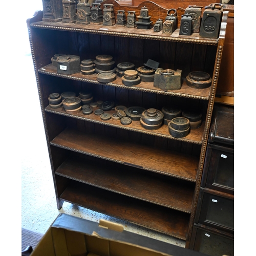 511 - An early 20th century oak open bookcase with milgrain beading and six shelves, 92 x 20 x 140 cm h