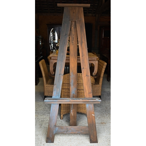 557 - Vintage stained pine folding artist's easel, 80 x 204 cm h