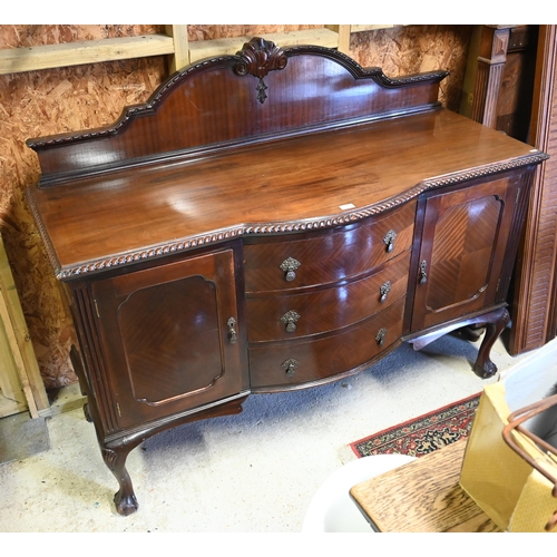 563 - A mahogany bowfront sideboard, 152 cm wide x 58 cm deep x 130 cm high