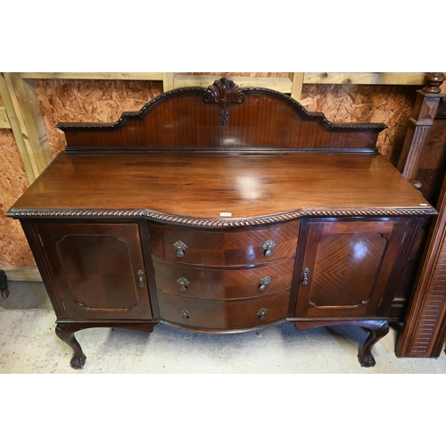 563 - A mahogany bowfront sideboard, 152 cm wide x 58 cm deep x 130 cm high