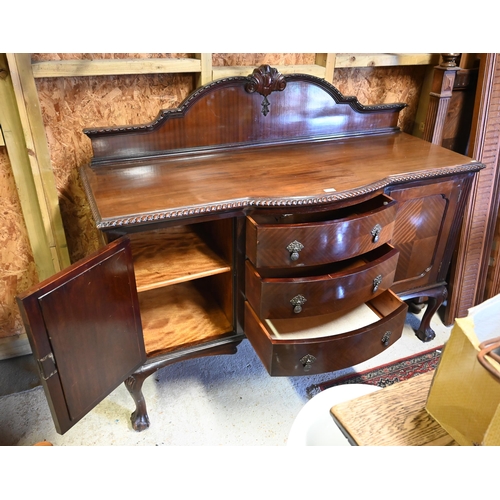 563 - A mahogany bowfront sideboard, 152 cm wide x 58 cm deep x 130 cm high