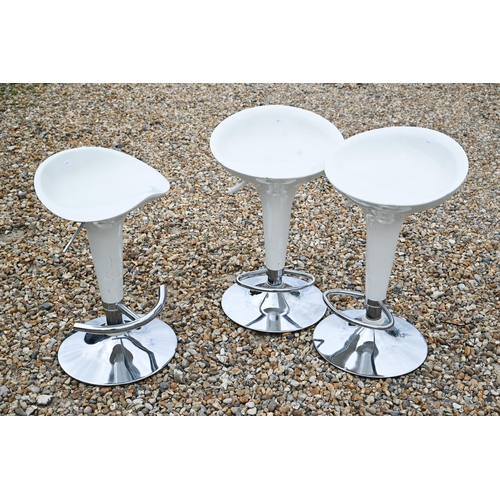 567 - Eight Magis Bombo style tulip adjustable bar stools to/w another similar (9)