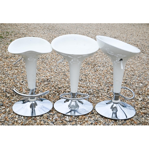 567 - Eight Magis Bombo style tulip adjustable bar stools to/w another similar (9)