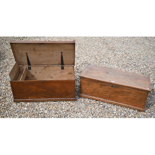 568 - Two antique elm blanket chests, 92 x 34 x 44 cm h and 86 x 44 x 46 cm h (2)