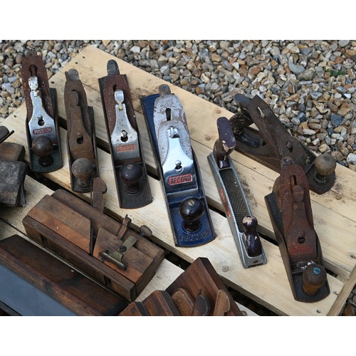 484 - Twenty antique wooden carpenter's moulding planes to/w six metal Record and Preston jack/bench plane... 