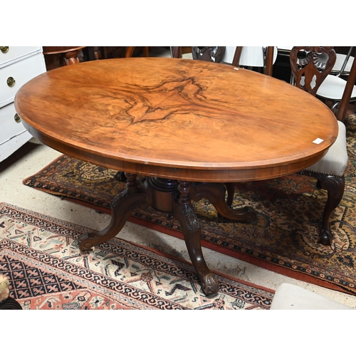 539 - A Victorian oval walnut loo table with quarter-veneered top on a four pillar base, 136 x 96 x 72 cm ... 