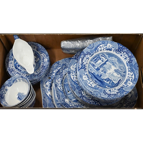 108 - A Spode Italian pattern dinner service, 44 pieces, to/w a set of matching paper napkins (box)