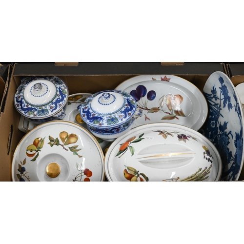 132 - A quantity of table ceramics including Royal Worcester Evesham tureens and serving dish, Japanese bl... 