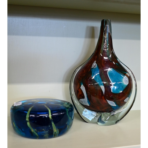 152 - A Mdina coloured glass paperweight bottle/vase, to/w a similar roundel weight (2)