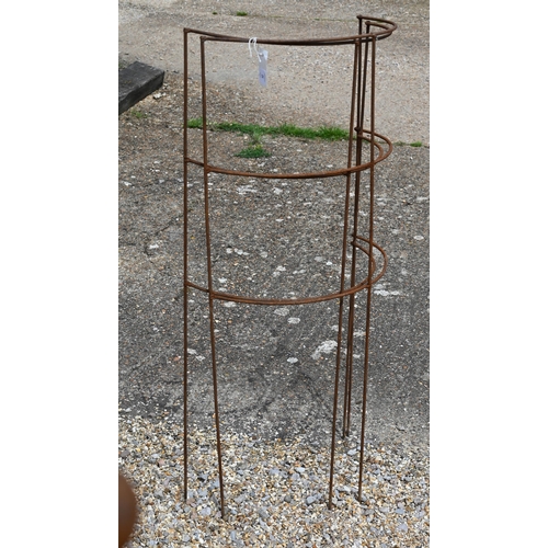 25 - A pair of weathered steel curved free-standing garden frames (2)