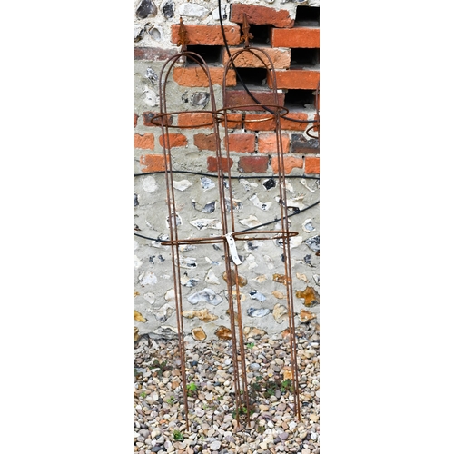 28 - A pair of small, weathered steel arrowhead obelisks (2)