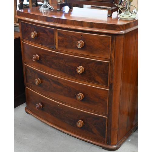 346 - A Victorian mahogany bowfront chest of two short over three long drawers, 118 x 54 x 110 cm h