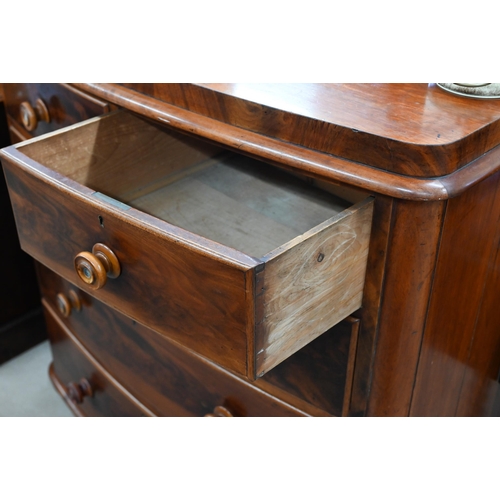 346 - A Victorian mahogany bowfront chest of two short over three long drawers, 118 x 54 x 110 cm h