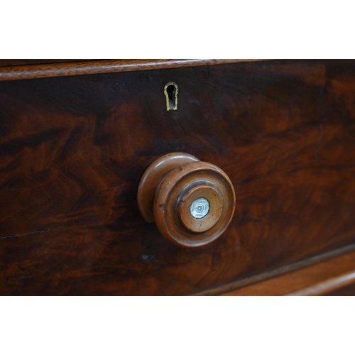 346 - A Victorian mahogany bowfront chest of two short over three long drawers, 118 x 54 x 110 cm h