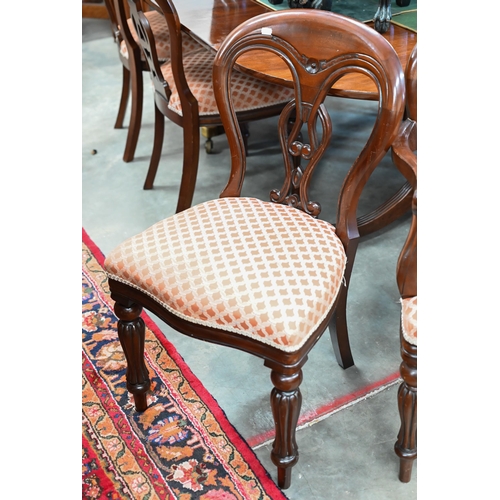 359 - A set of eight Victorian style mahogany dining chairs with lattice patterned seats (6 standard, 2 ca... 