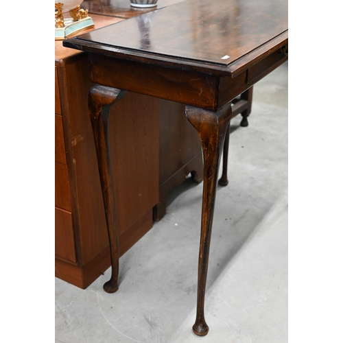 382 - An Edwardian hall table with single frieze drawer on cabriole supports, stained finish, 90 x 44 x 80... 