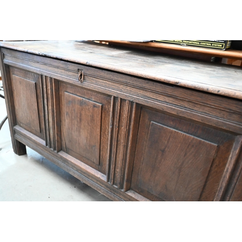 422 - An antique panelled oak coffer, 122 cm wide x 58 cm deep x 66 cm high