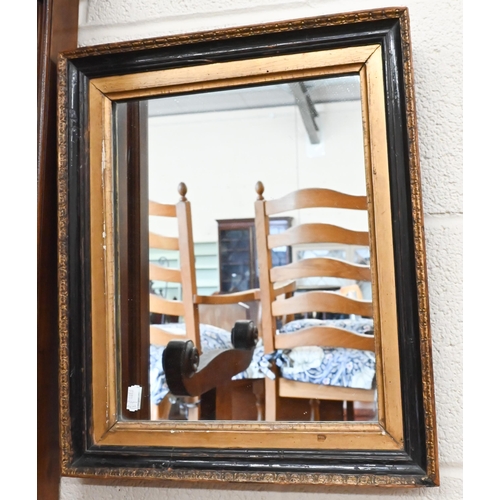 439 - A rectangular wall mirror in gilded and ebonised frame 35 x 42 cm, to/w two oval wall mirrors (3)