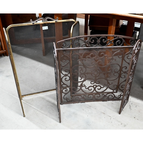 463 - A scroll design wrought iron folding firescreen, 96 x 60 cm to/w brass and mesh panelled folding scr... 