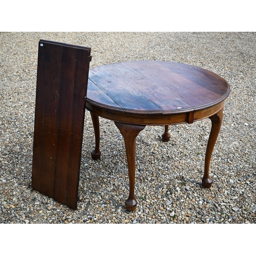 474 - # An old circular mahogany centre/supper table on cabriole legs to pad feet, 106 cm dia. x 74 cm h