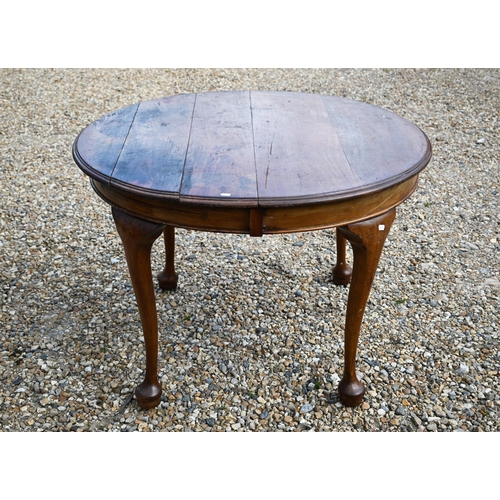 474 - # An old circular mahogany centre/supper table on cabriole legs to pad feet, 106 cm dia. x 74 cm h