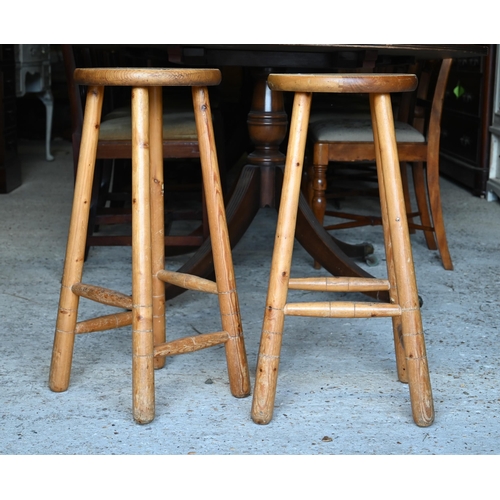 485 - A pair of pine bar stools (2)