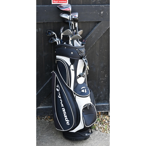 538 - A Taylormade golf bag with mixed part sets of Callaway golf clubs