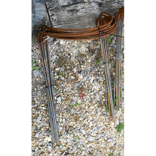 57 - Ten weathered steel curved garden frames, 70 cm x 40 cm (10)