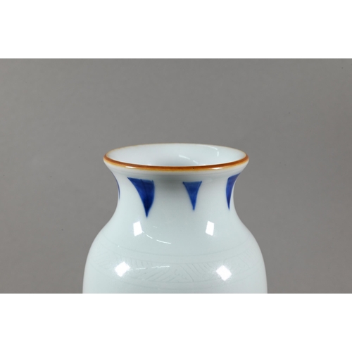 441 - A Chinese Transitional style blue and white sleeve vase, painted in rich tones of underglaze blue wi... 