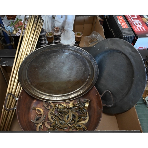 173 - A 19th century mahogany 3-division cutlery box with brass loop handle, to/w an oak tray with brass g... 